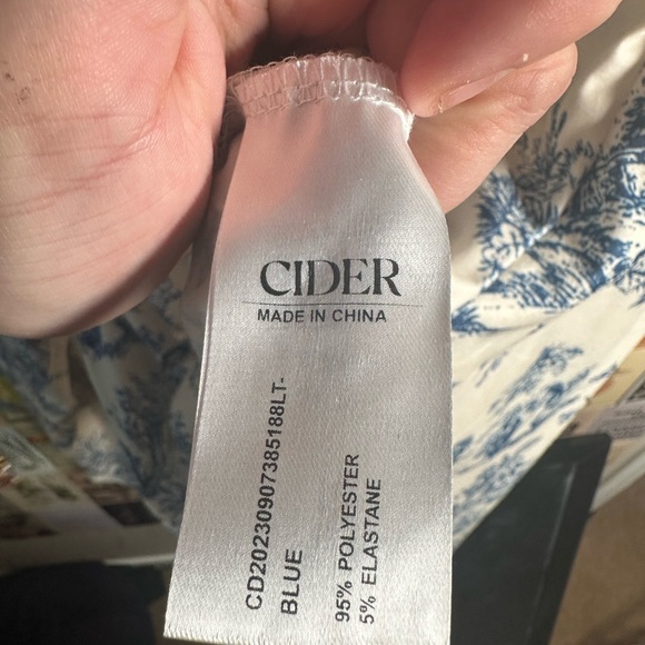 Cider size 2X longe sleeve square neck crop top. Victorian style design. - Picture 2 of 4